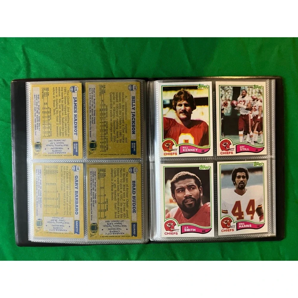 Kansas City Chiefs 1982 Topps‎ Team Set with 40 card collector album.